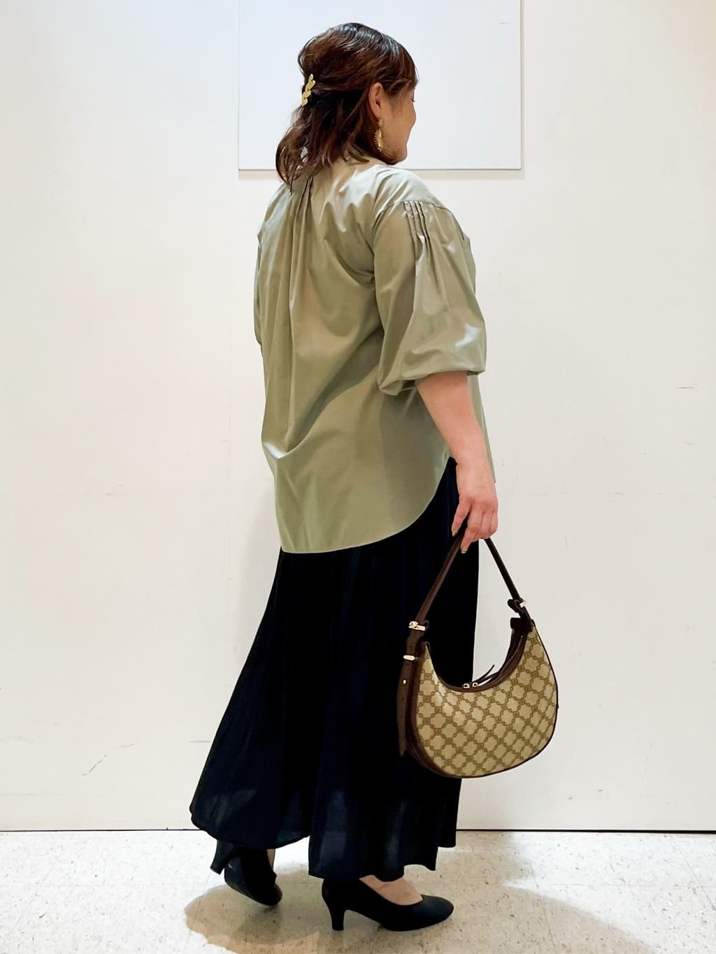 kimmyさんの「Reflect｜【程よいゆとり感／体型カバー】ピンタックデザインシャンブレーブラウス」を使ったコーディネート