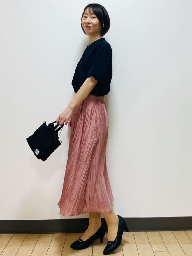 Riiさんの「Reflect｜【すっきり見え！長め丈／マシンウォッシュ可】スキッパーネックジャージトップス」を使ったコーディネート
