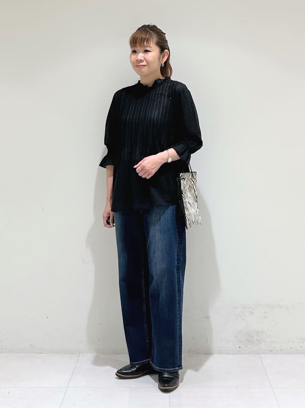tsuyuさんの「INDIVI｜【セットアップ可能】凹凸ストレッチ素材テーラードカラージレジャケット」を使ったコーディネート