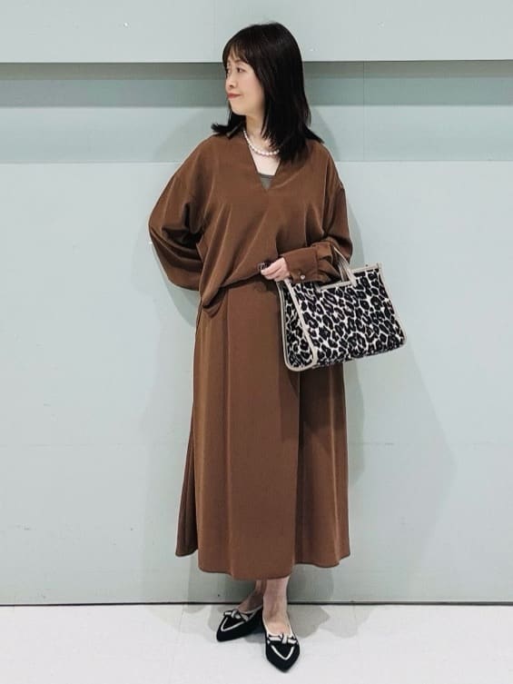 makiさんの「UNTITLED｜【セットアップ可/スキッパー/ゆったり】リラクパウダーシャツ」を使ったコーディネート