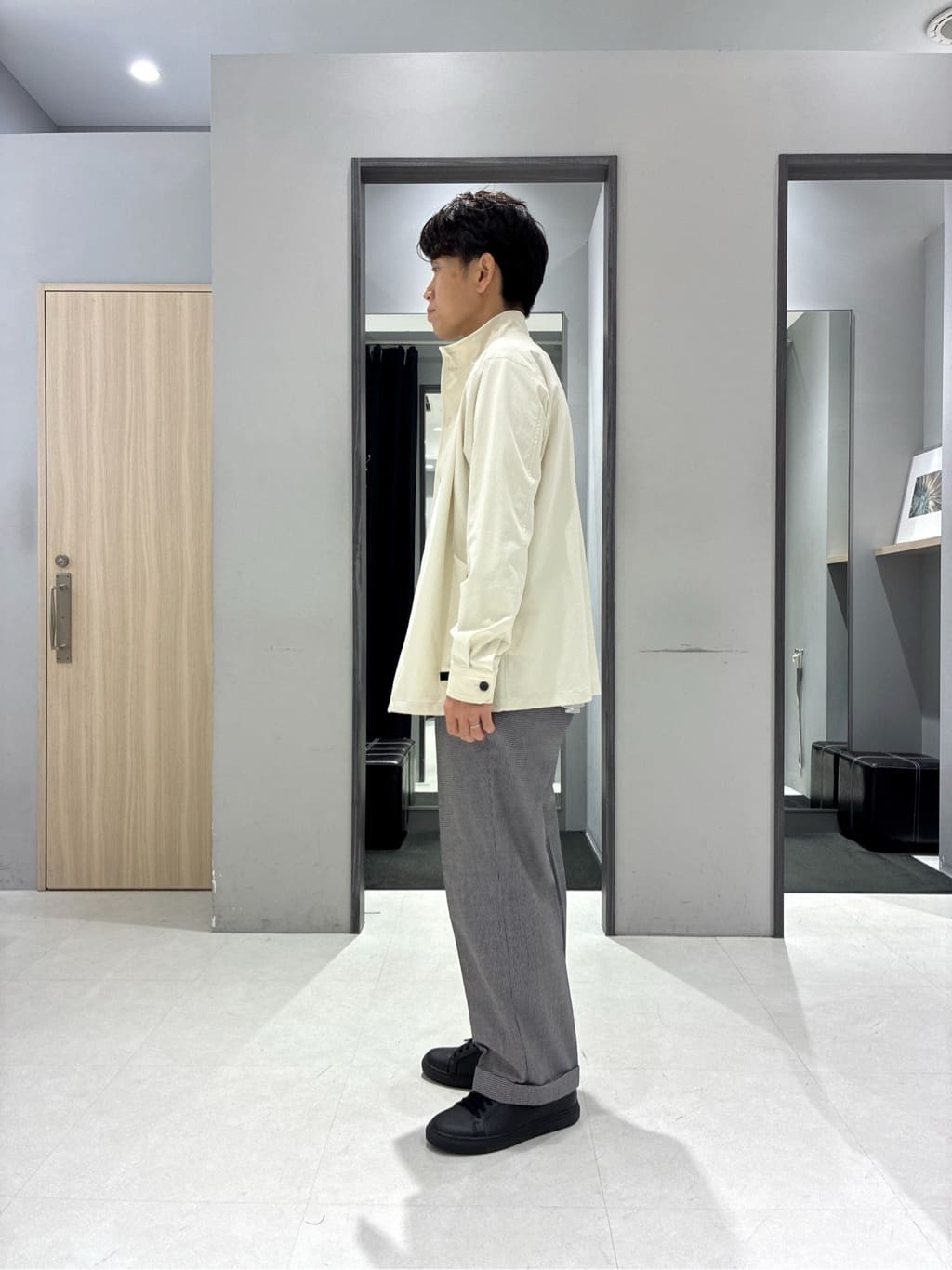 わいずみさんの「TAKEO KIKUCHI｜【3D ナイロン ストレッチ】スタンドカラー シャツブルゾン」を使ったコーディネート
