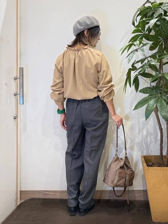 misakiさんの「SHOO･LA･RUE｜【S-LL/洗濯後しわになりにくい/吸水速乾/UV】大人フェミニンな装いに 襟フリルブラウス」を使ったコーディネート