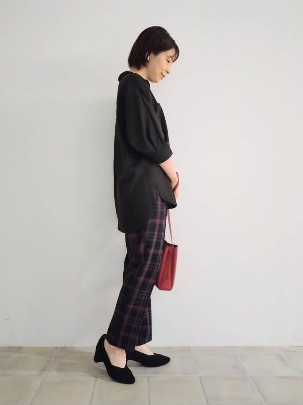 miomioさんの「SHOO･LA･RUE｜【S-LL/チェック柄アソート】脚のラインをきれいに見せる タックテーパードパンツ」を使ったコーディネート