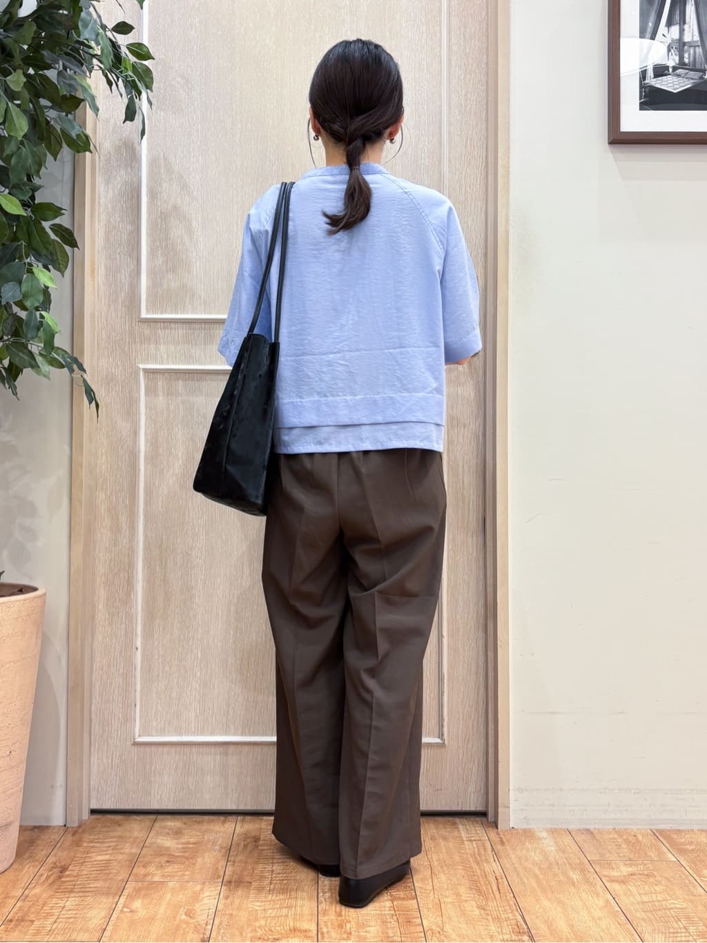 なみさんの「SHOO･LA･RUE｜【洗濯後しわになりにくい/UV/吸水速乾】大人きれいな バンドカラーシャツ」を使ったコーディネート