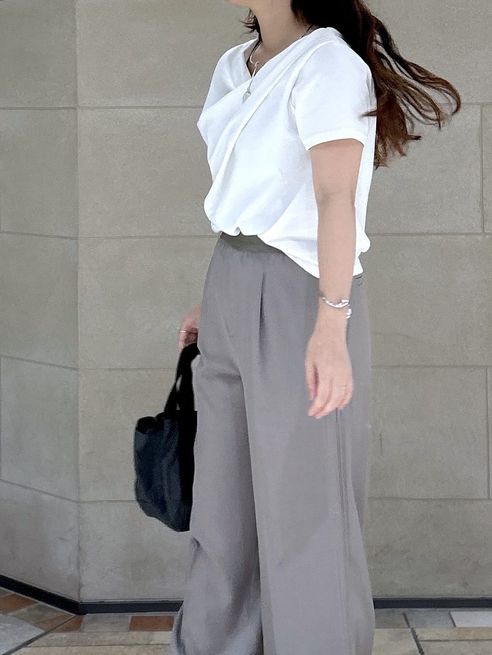 よねさんの「INDIVI｜Comfy SET UP｜イージーストレートワイドパンツ【セットアップ対応／通勤/カセット服】」を使ったコーディネート