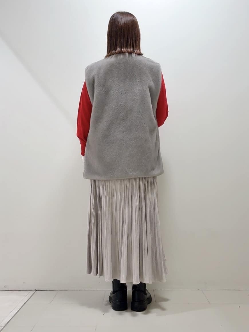 YUIさんの「UNTITLED｜【トレンド/ジレ】フェイクファーベスト」を使ったコーディネート