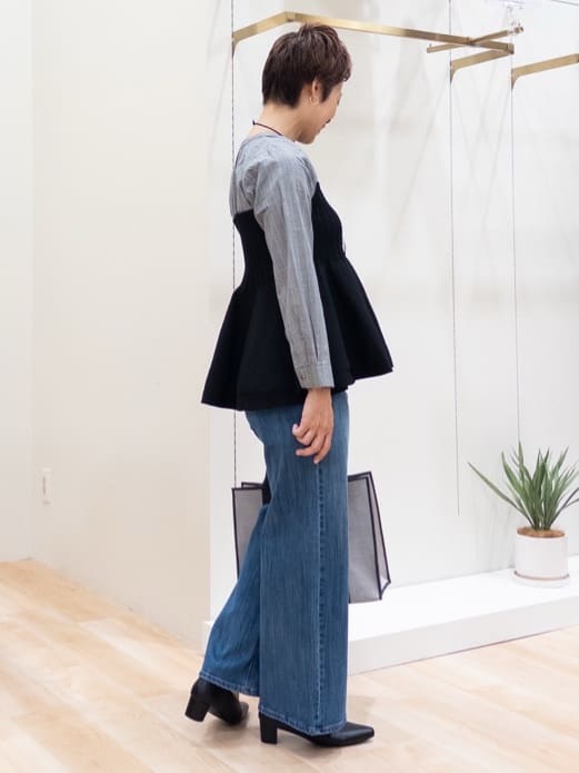 シュウコさんの「grove｜一枚でトレンド完成！体型カバーも叶うニットビスチェドッキングブラウス」を使ったコーディネート