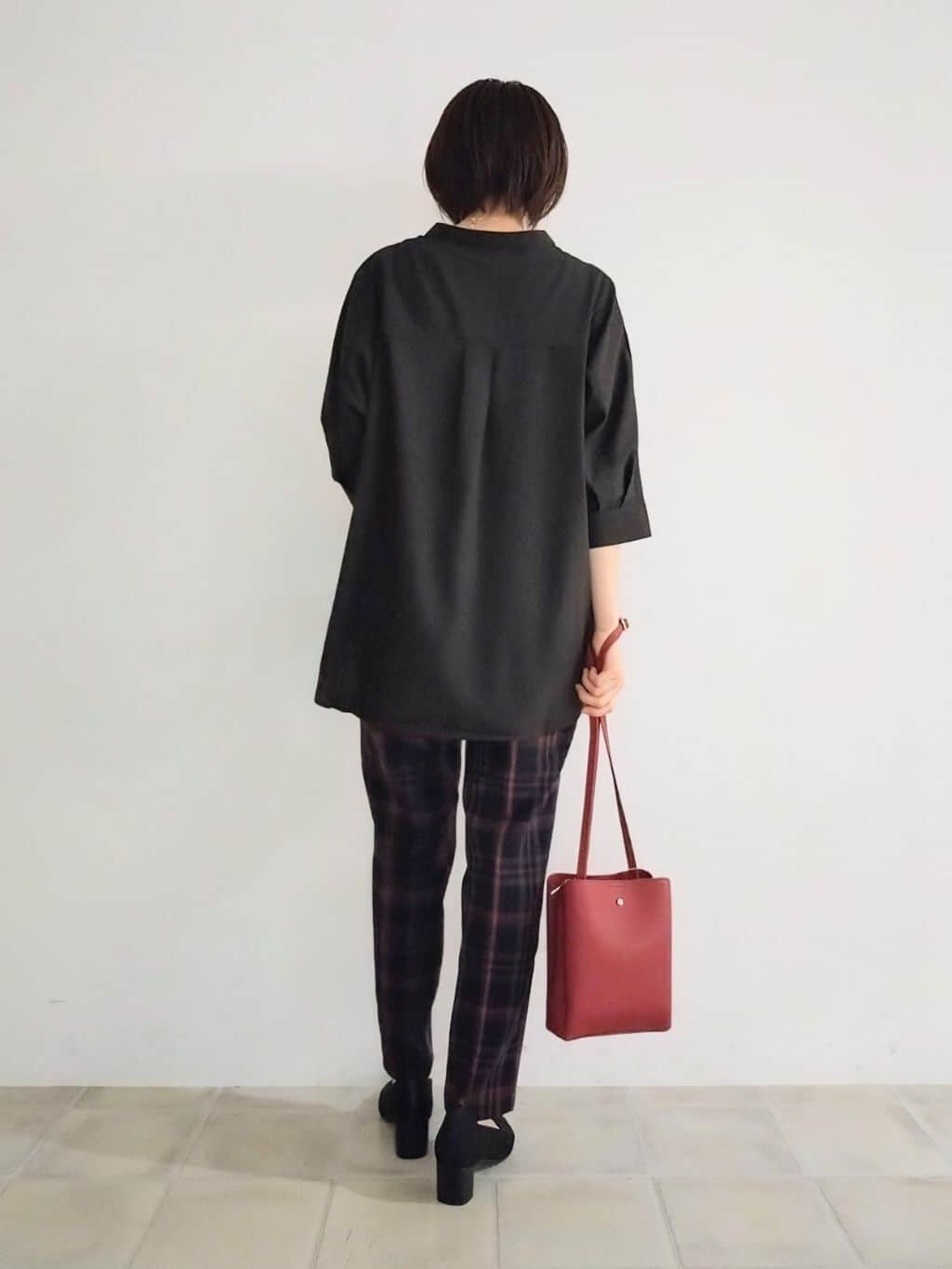 miomioさんの「SHOO･LA･RUE｜【S-LL/チェック柄アソート】脚のラインをきれいに見せる タックテーパードパンツ」を使ったコーディネート