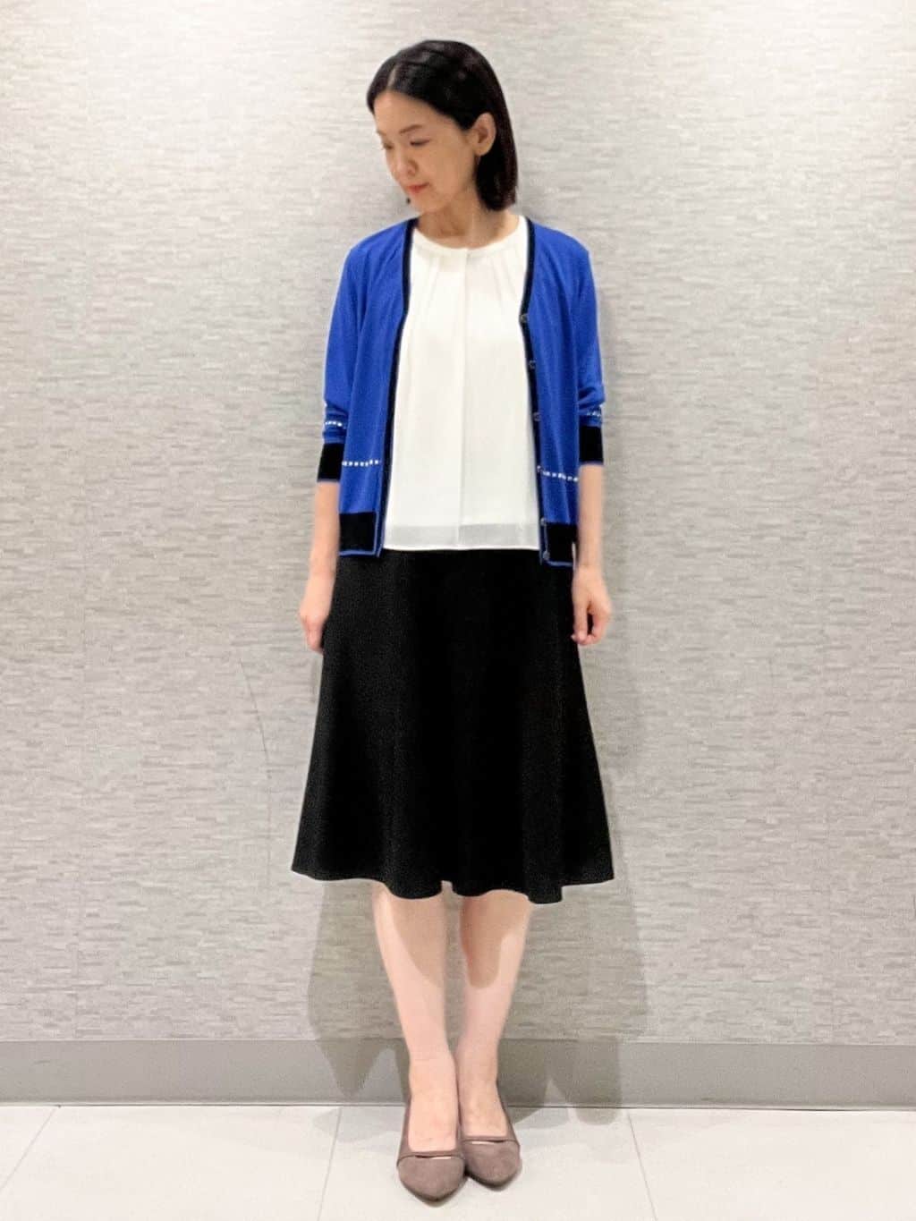 marikoさんの「Reflect｜【WEB先行カラーあり／手洗い可／アンサンブル可】バイカラーカーディガン」を使ったコーディネート