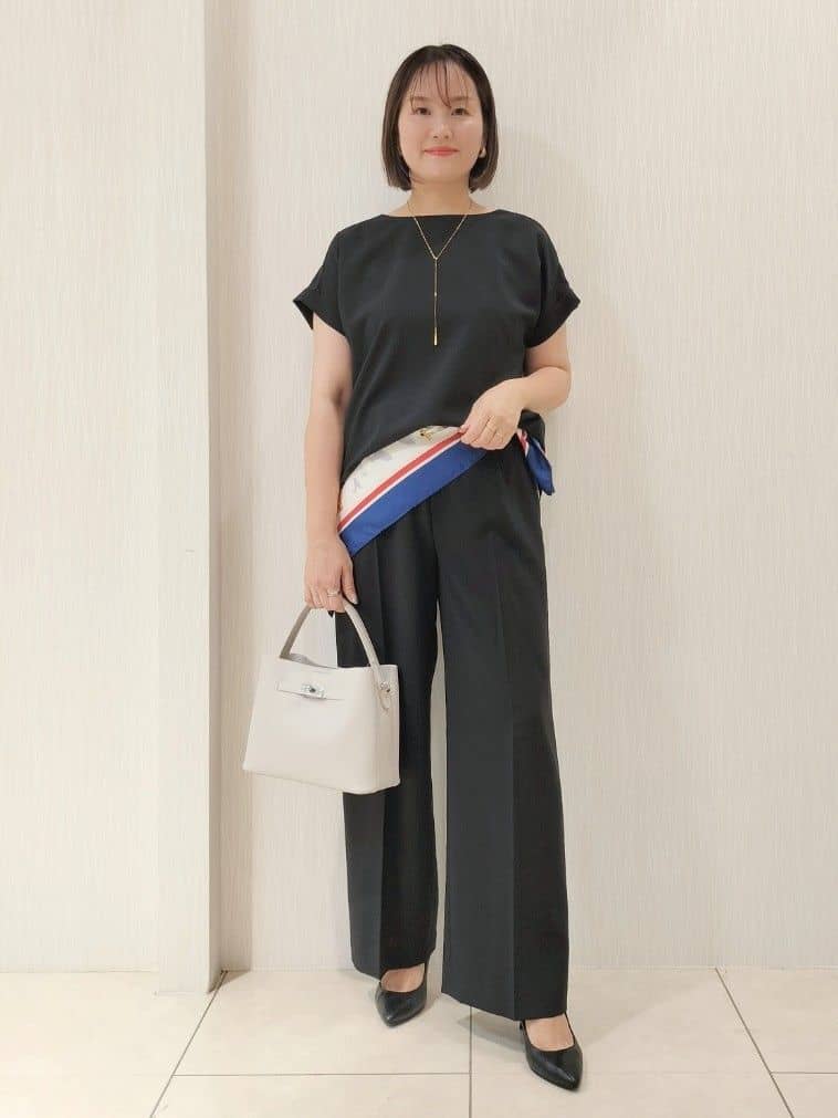 naokoさんの「UNTITLED｜【セットアップ可/はっ水/通勤】リラククール 半袖ブラウス」を使ったコーディネート