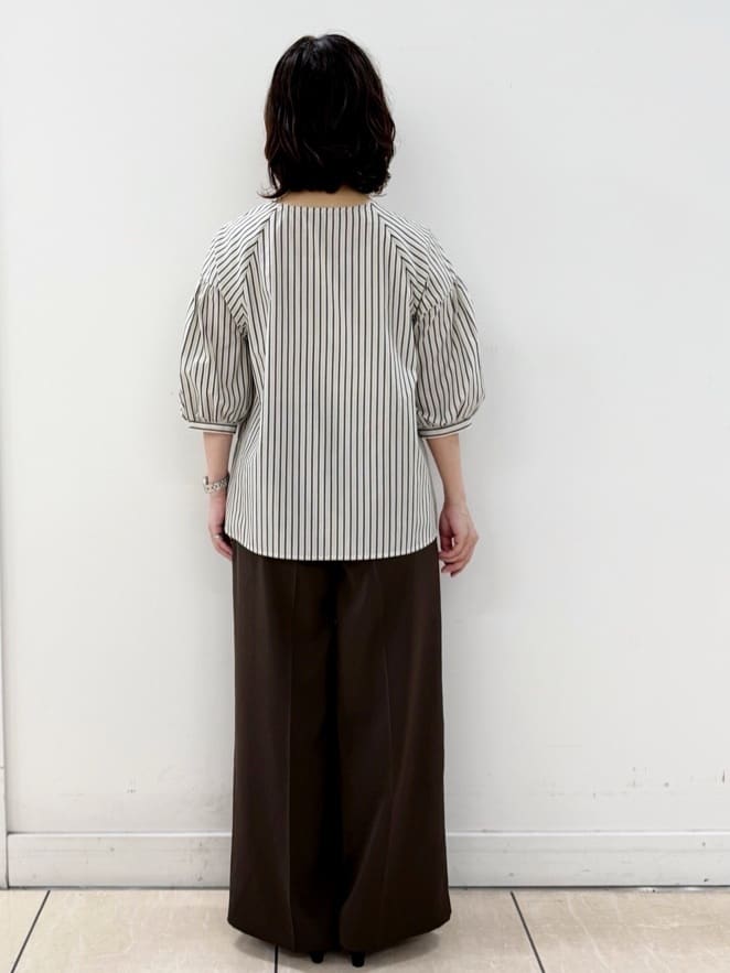 KIKIさんの「Reflect｜【E‐QUALITY／体型カバー／ゆったり着られる◎】ストライプ&times;パフスリーブのブラウス」を使ったコーディネート
