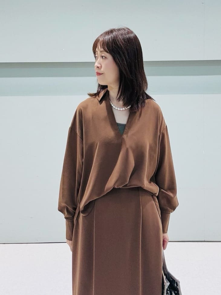 makiさんの「UNTITLED｜【セットアップ可/スキッパー/ゆったり】リラクパウダーシャツ」を使ったコーディネート