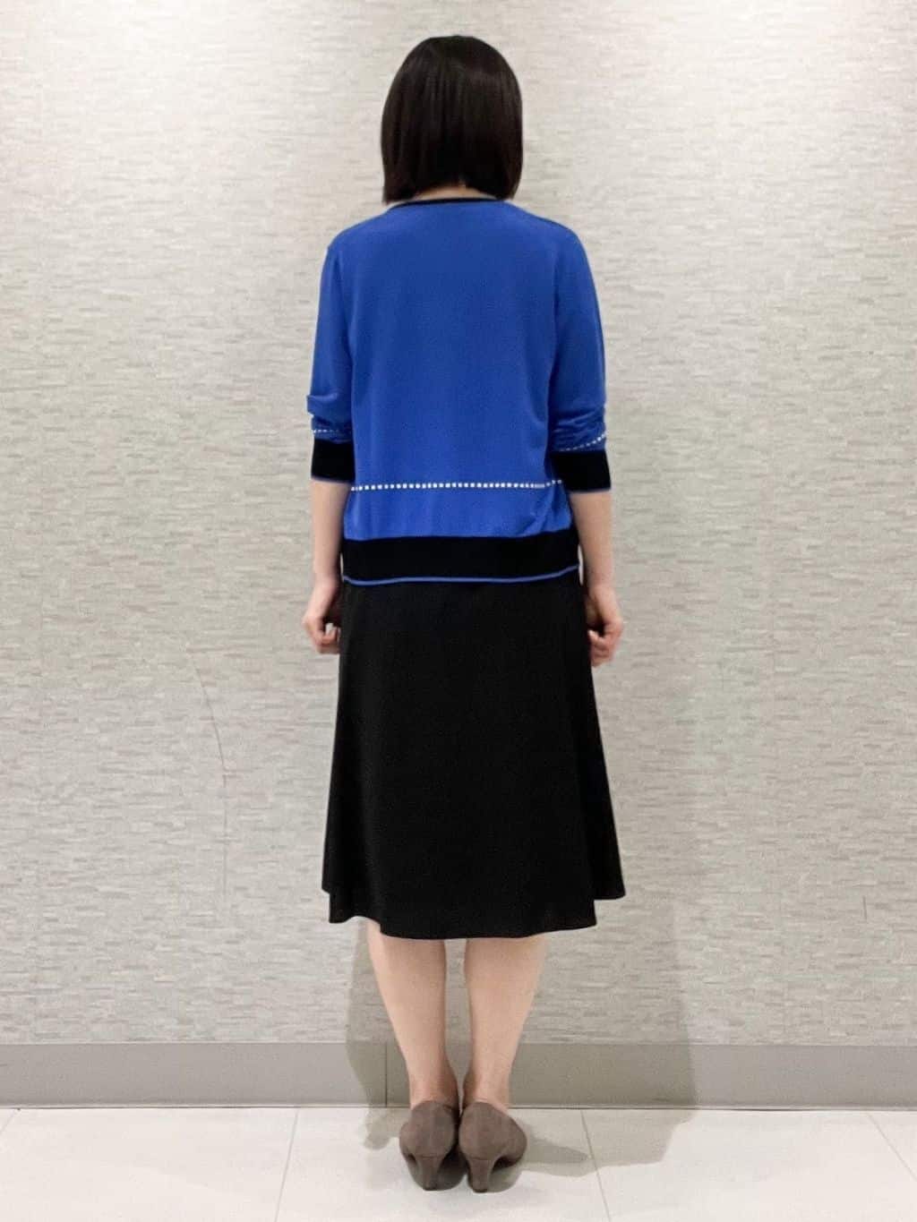 marikoさんの「Reflect｜【WEB先行カラーあり／手洗い可／アンサンブル可】バイカラーカーディガン」を使ったコーディネート