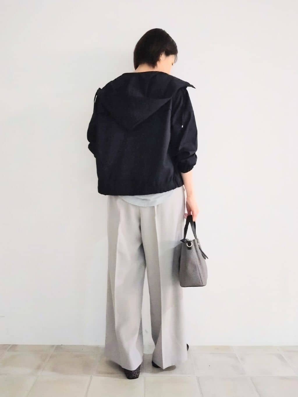 miomioさんの「SHOO･LA･RUE｜【洗える】お袖のタックがアクセント インせず着られる さらさらドルマントップス」を使ったコーディネート