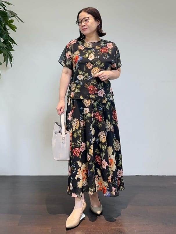 Asamiさんの「UNTITLED｜【セットアップ可/花柄エレガント】アンティークフラワー柄ブラウス」を使ったコーディネート