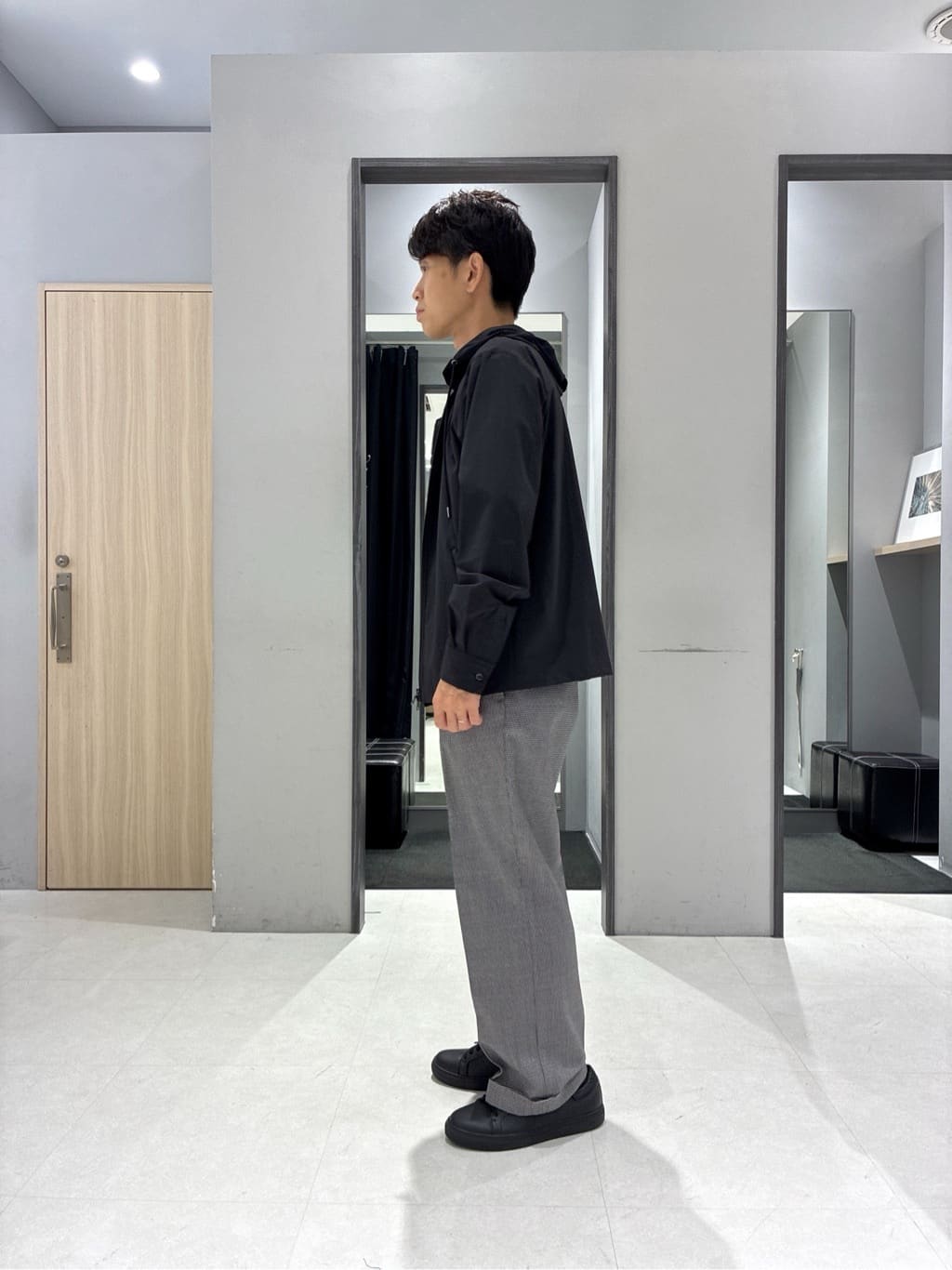 わいずみさんの「TAKEO KIKUCHI｜【3D ナイロン ストレッチ】ジップアップ フードブルゾン」を使ったコーディネート