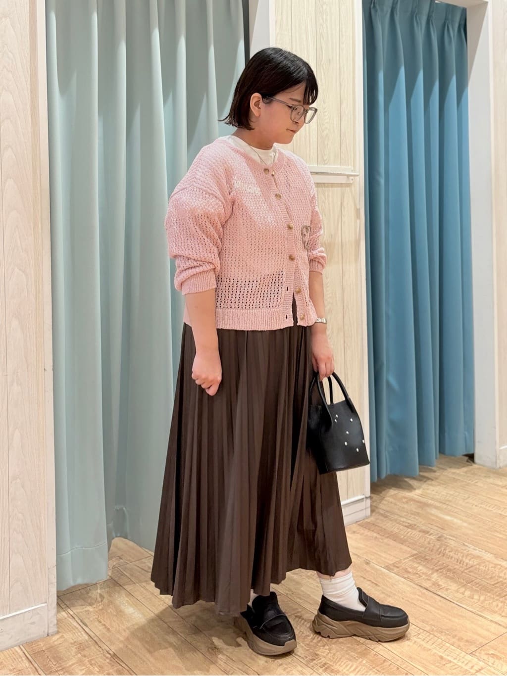 砂糖さんの「SHOO･LA･RUE｜コード刺繍アソートメッシュカーディガン」を使ったコーディネート