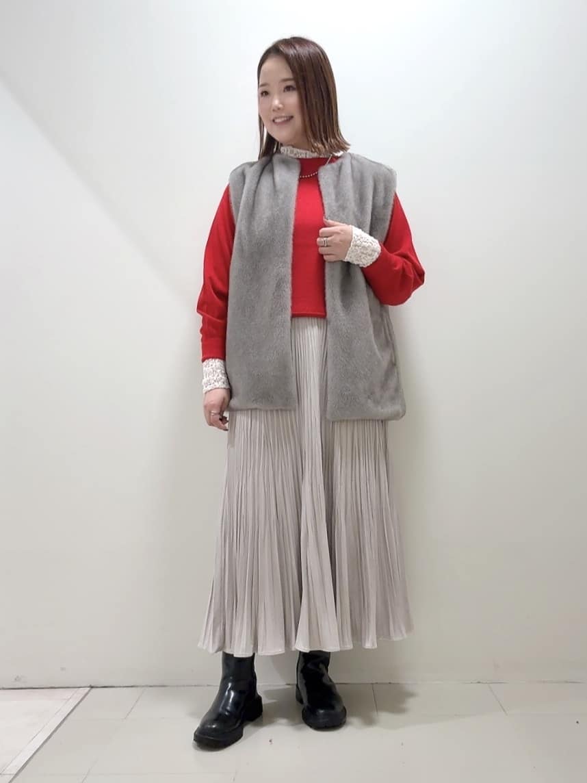 YUIさんの「UNTITLED｜【トレンド/ジレ】フェイクファーベスト」を使ったコーディネート