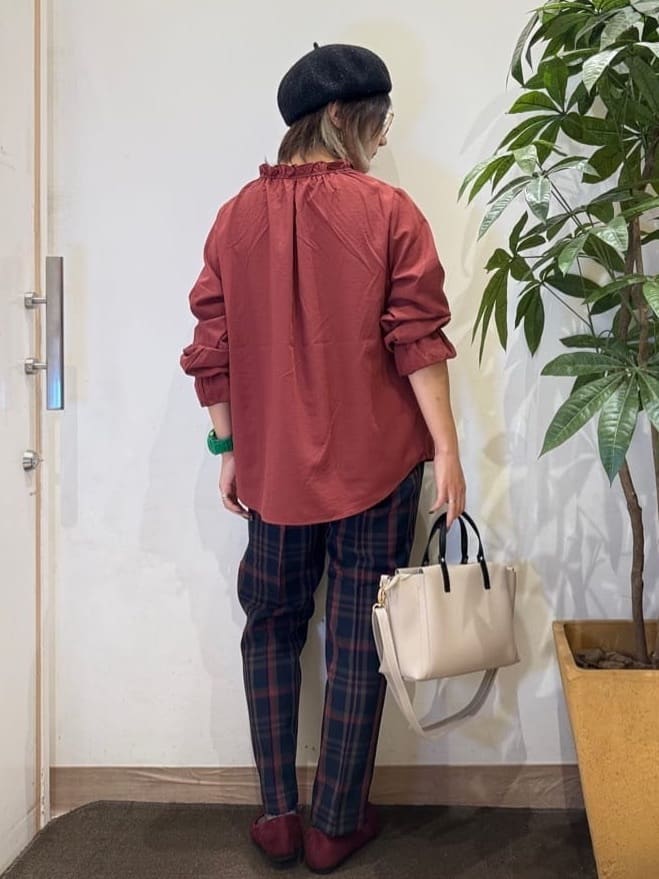 misakiさんの「SHOO･LA･RUE｜【S-LL/チェック柄アソート】脚のラインをきれいに見せる タックテーパードパンツ」を使ったコーディネート