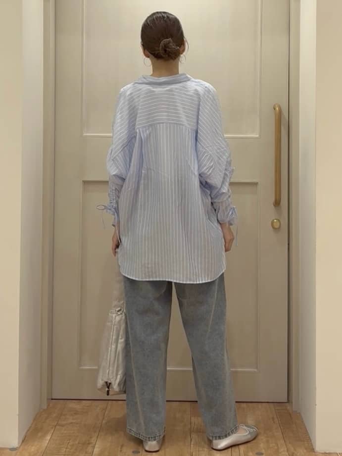 tamuさんの「SHOO･LA･RUE｜【S-LL】程よい透け感 ストライプ柄 お袖ギャザーデザインシャツ」を使ったコーディネート