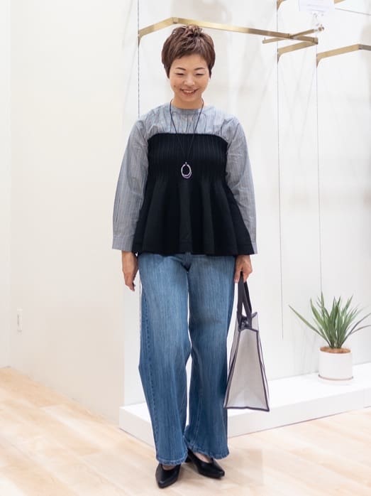 シュウコさんの「grove｜一枚でトレンド完成！体型カバーも叶うニットビスチェドッキングブラウス」を使ったコーディネート