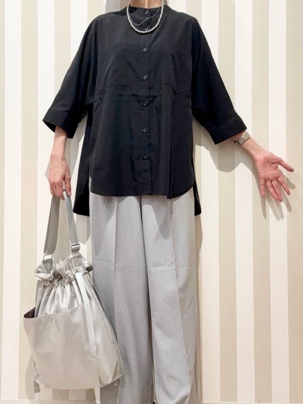 まつこさんの「SHOO･LA･RUE｜【S-LL/洗濯後しわになりにくい】コットン風 前あきドルマンブラウス」を使ったコーディネート