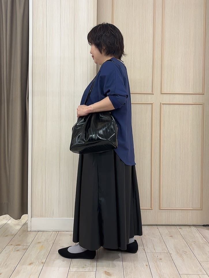 えりっこさんの「SHOO･LA･RUE｜【S-LL】大人の抜け感 合皮フレアスカート」を使ったコーディネート