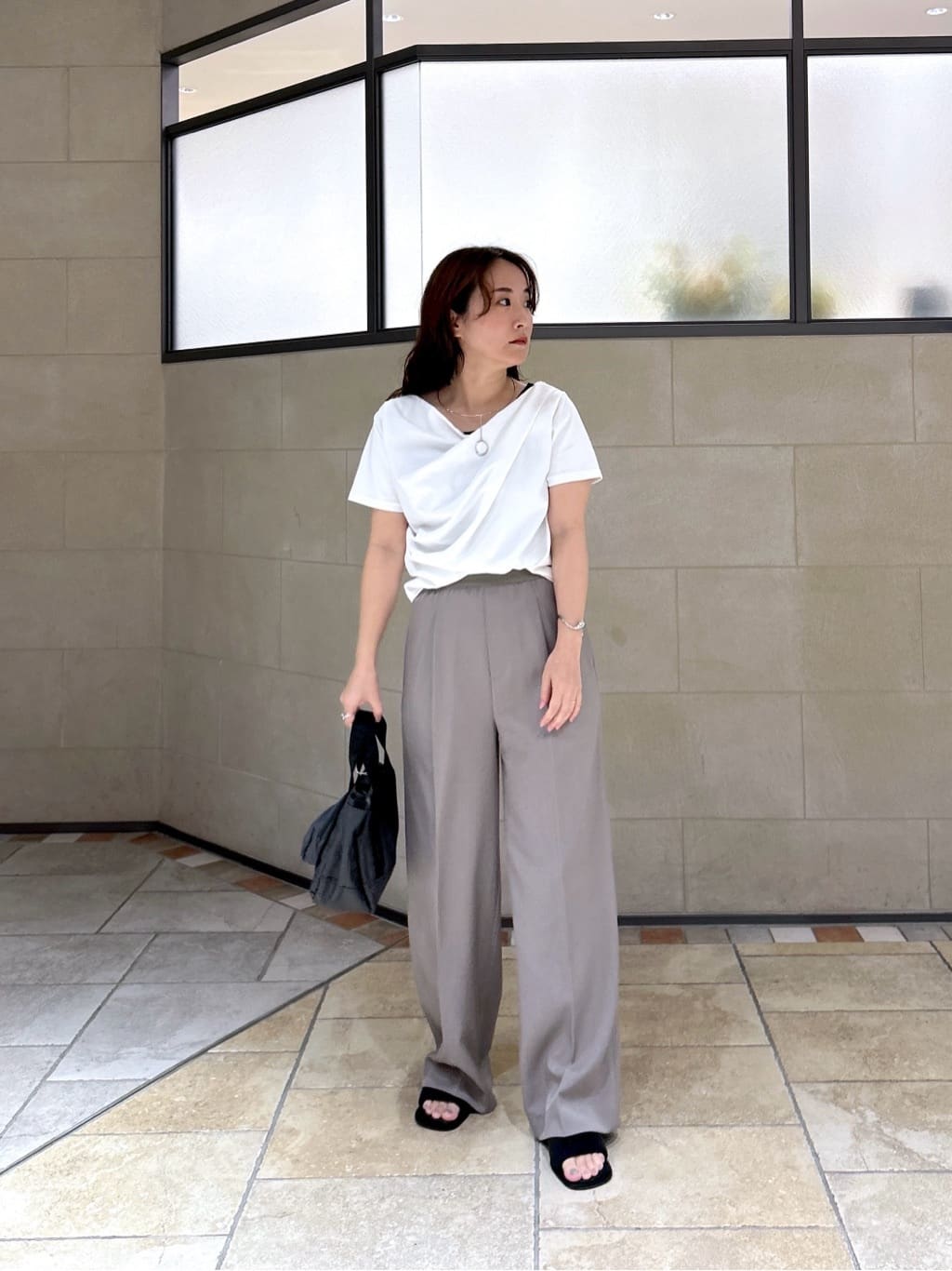 よねさんの「INDIVI｜Comfy SET UP｜イージーストレートワイドパンツ【セットアップ対応／通勤/カセット服】」を使ったコーディネート
