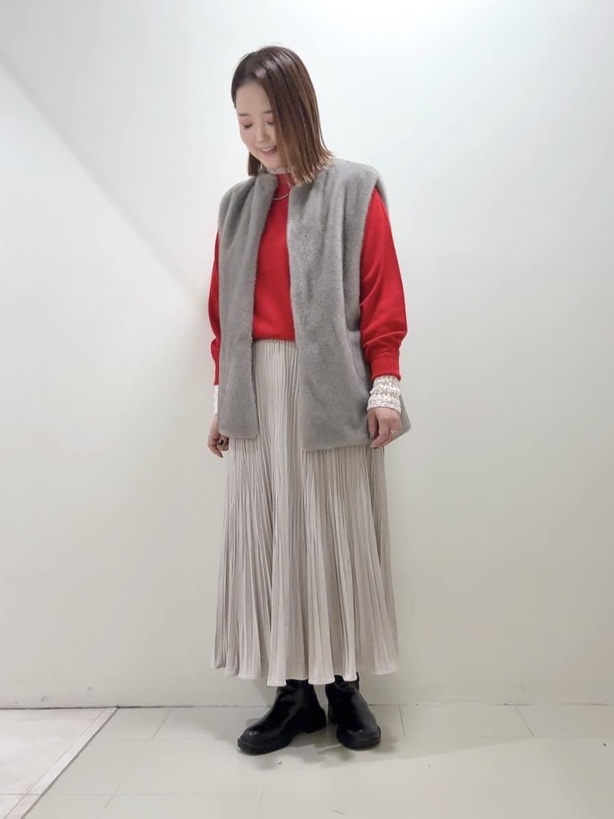 YUIさんの「UNTITLED｜【トレンド/ジレ】フェイクファーベスト」を使ったコーディネート