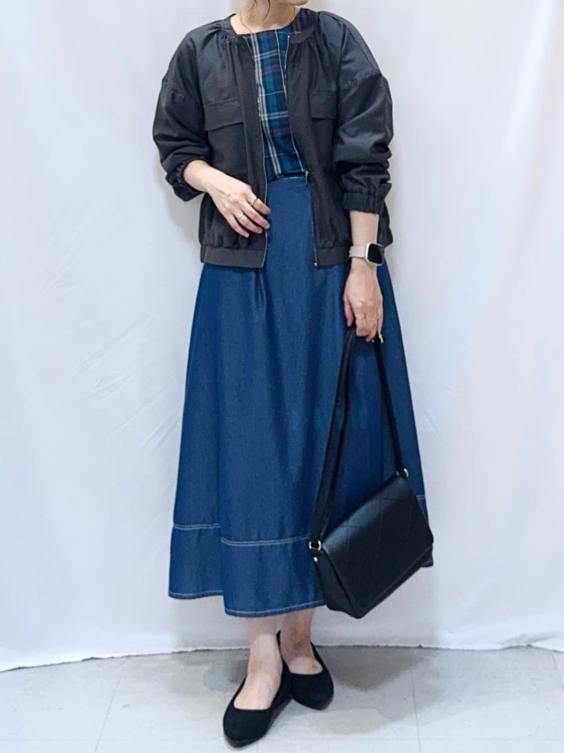 𝐇𝐢𝐫𝐨𝐦𝐢さんの「SHOO･LA･RUE｜【S-LL】寒暖差のある時期に 大人上品なシアーブルゾン」を使ったコーディネート