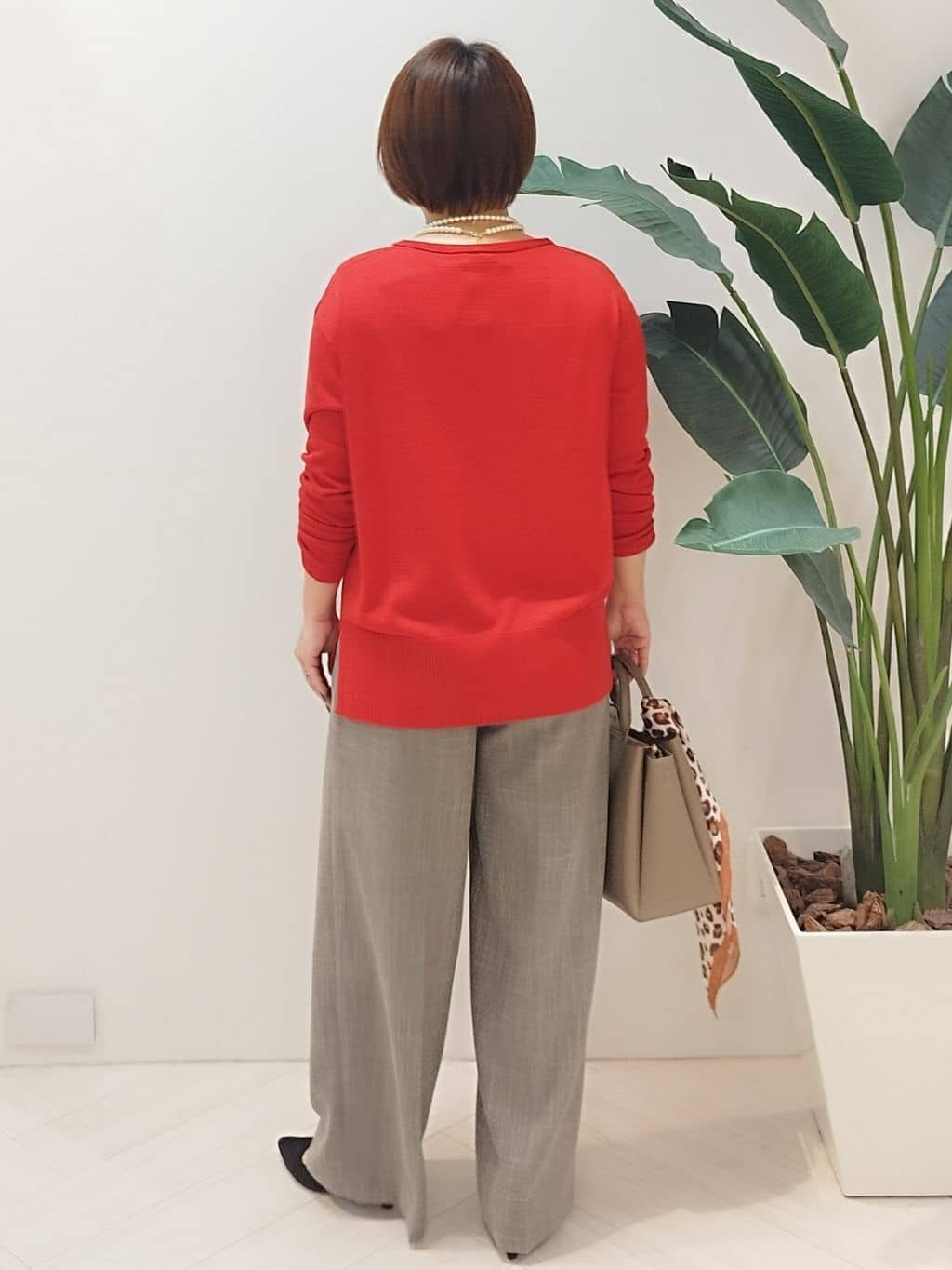 s u g iさんの「UNTITLED｜【8色展開/体型カバー】魅せるタイムレスニット」を使ったコーディネート