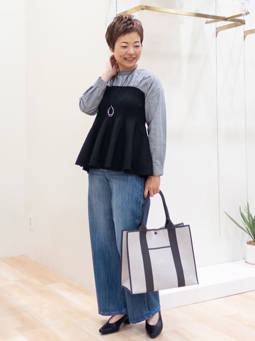 シュウコさんの「grove｜一枚でトレンド完成！体型カバーも叶うニットビスチェドッキングブラウス」を使ったコーディネート