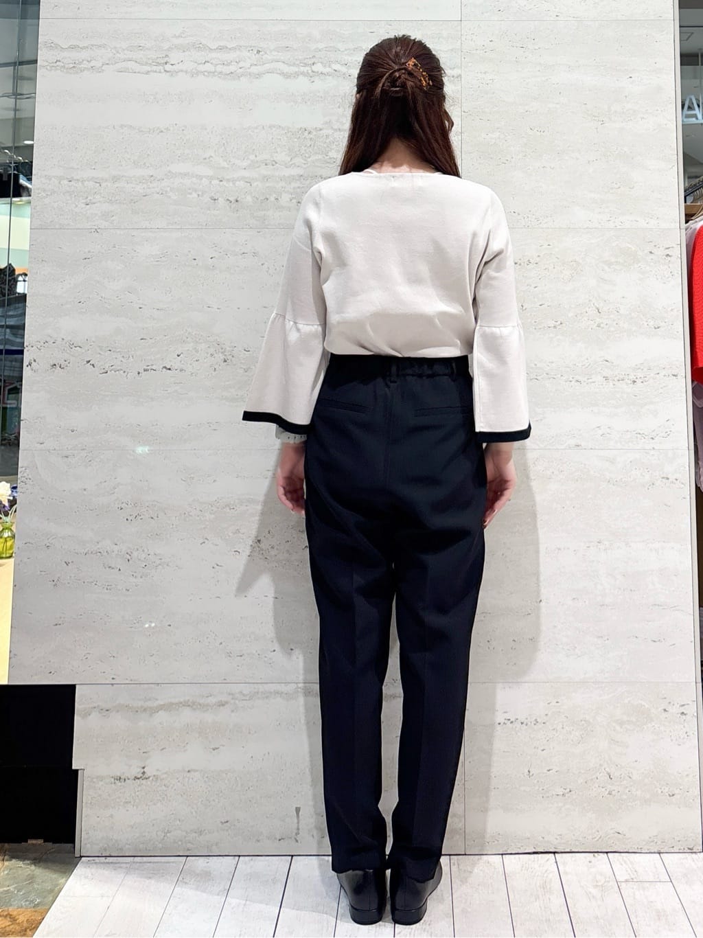 かほさんの「OPAQUE.CLIP｜ステップヘムテーパードパンツ／セットアップ対応可【洗濯機洗い可】」を使ったコーディネート