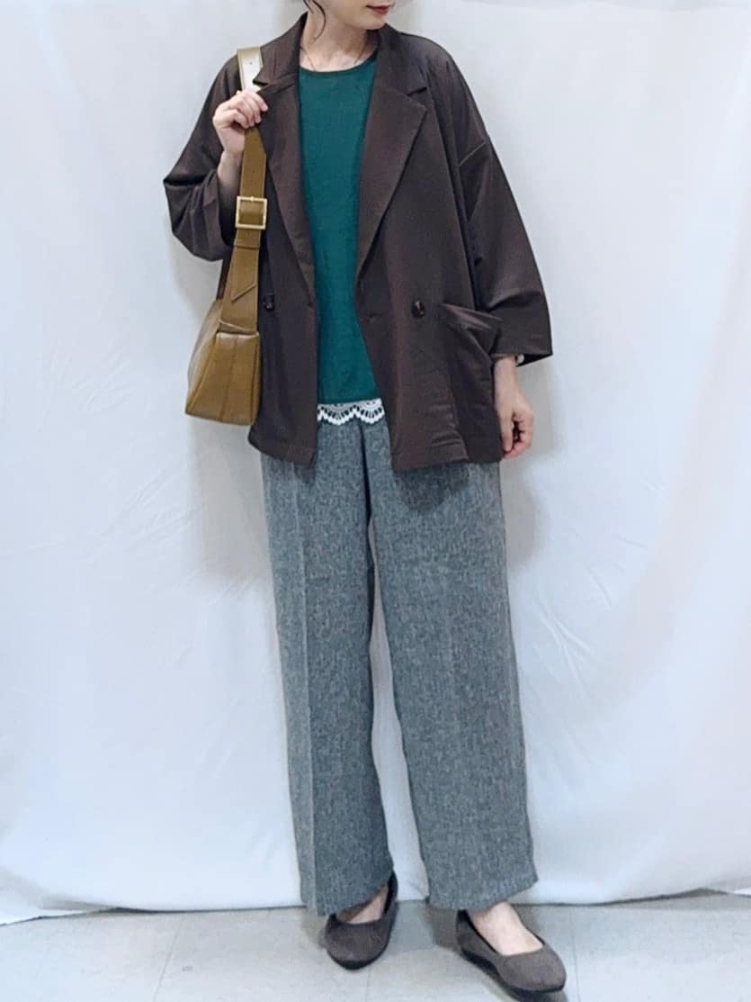 𝐇𝐢𝐫𝐨𝐦𝐢さんの「SHOO･LA･RUE｜【S-LL/ひんやり】さらっとしたタッチが心地よい ダブルブレストジャケット」を使ったコーディネート