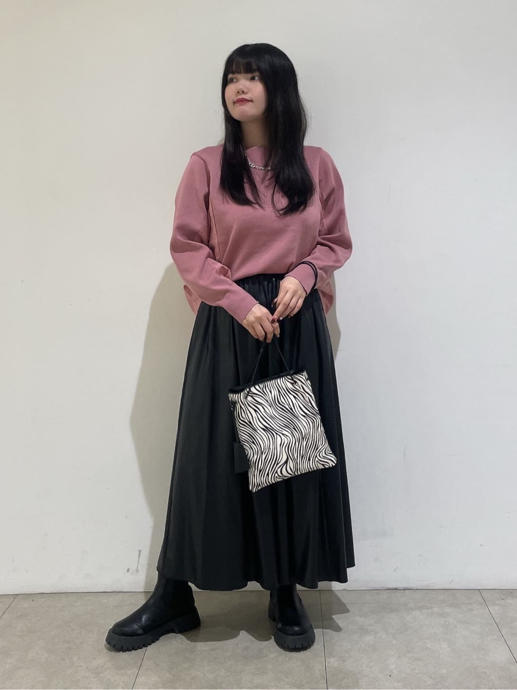 emikaさんの「INDIVI｜【洗える／選べる8色】トーンアップニット」を使ったコーディネート