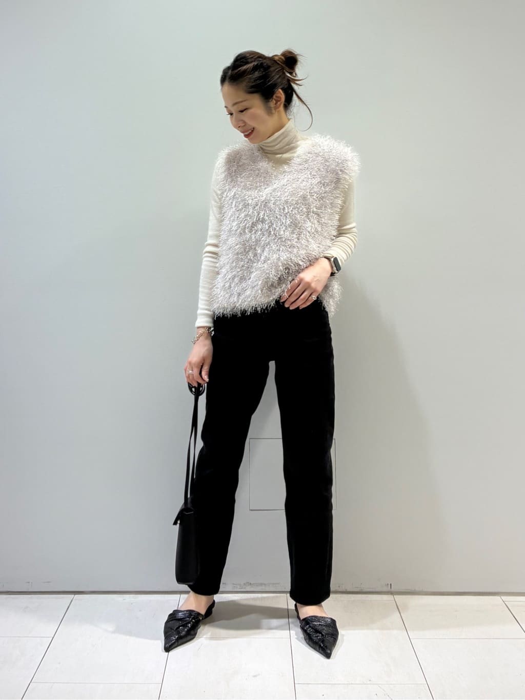KAOさんの「INDIVI｜【洗える／薄手／ラメ】シアーラメニット」を使ったコーディネート
