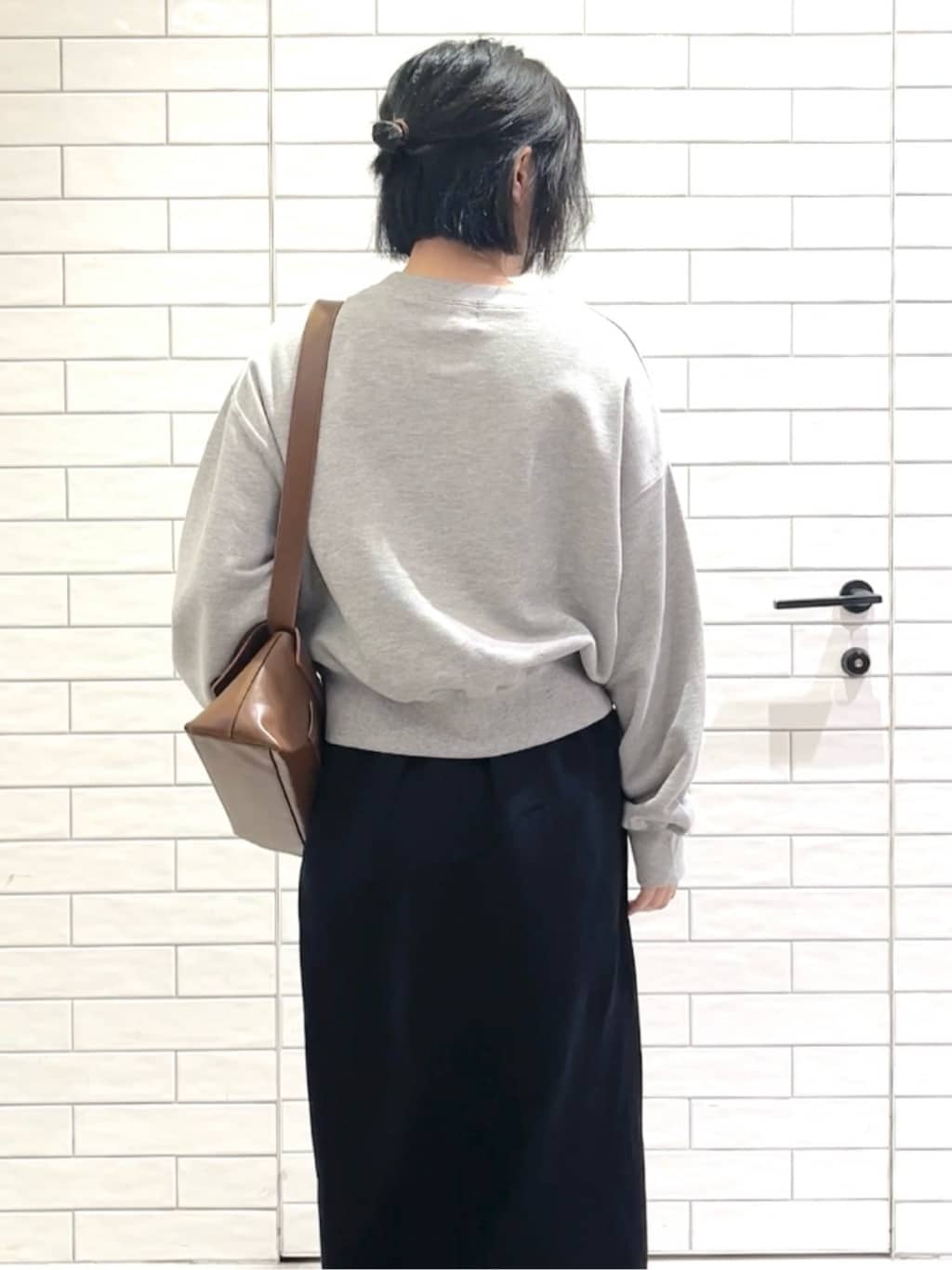 しおりさんの「OPAQUE.CLIP｜ストレッチダブルポケットタイトスカート【洗える】」を使ったコーディネート