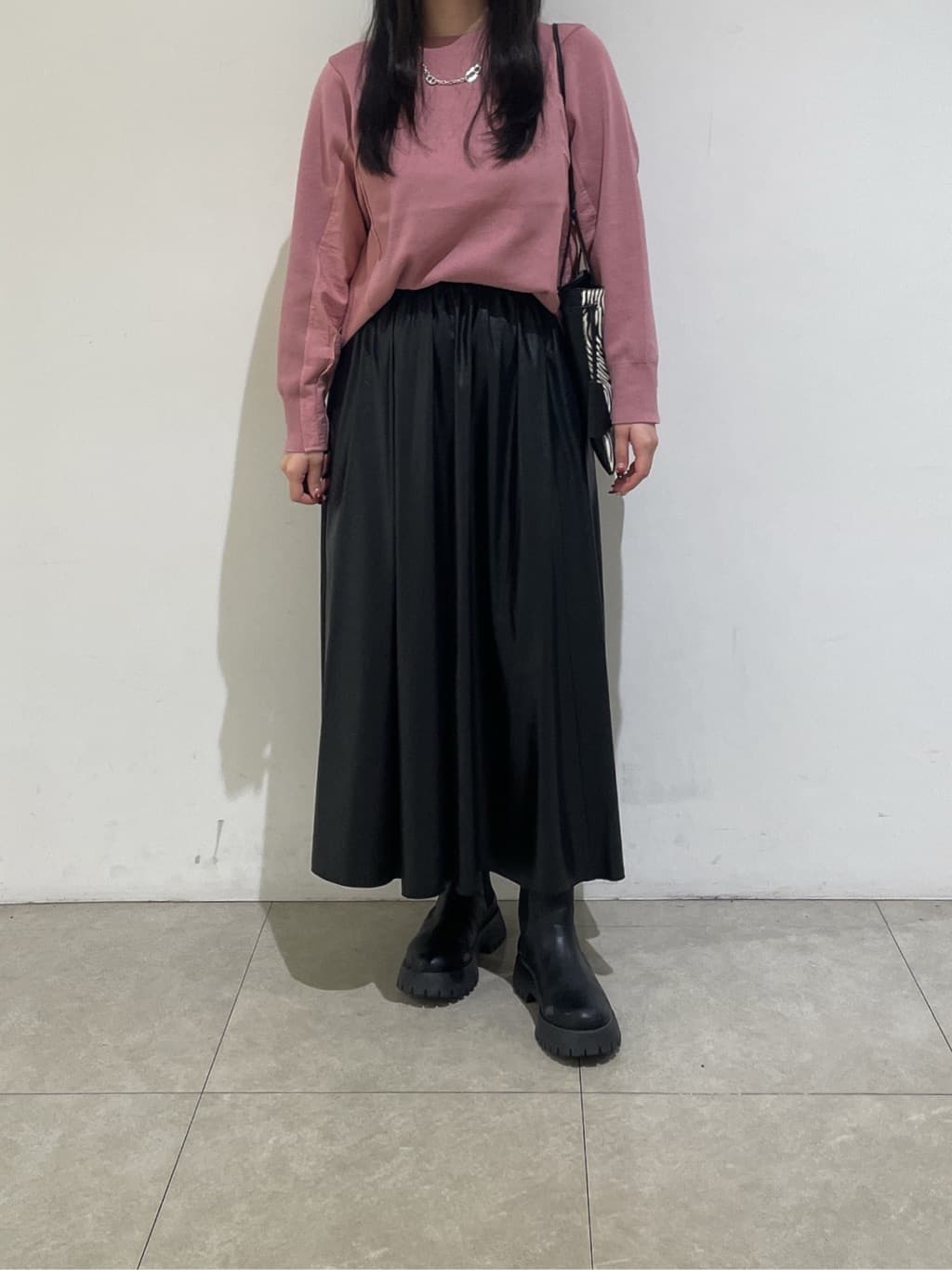 emikaさんの「INDIVI｜【洗える／選べる8色】トーンアップニット」を使ったコーディネート