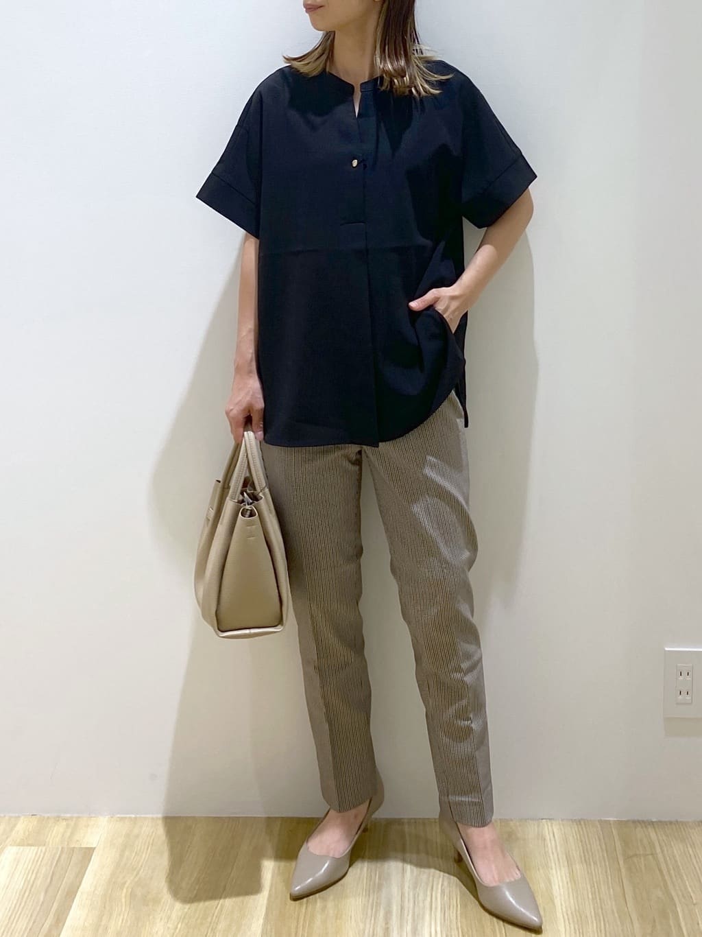えりさんの「OPAQUE.CLIP｜《5色展開／SS-LLサイズ》スキッパー金ボタンブラウス／セットアップ対応【防シワ／ストレッチ／洗濯」を使ったコーディネート