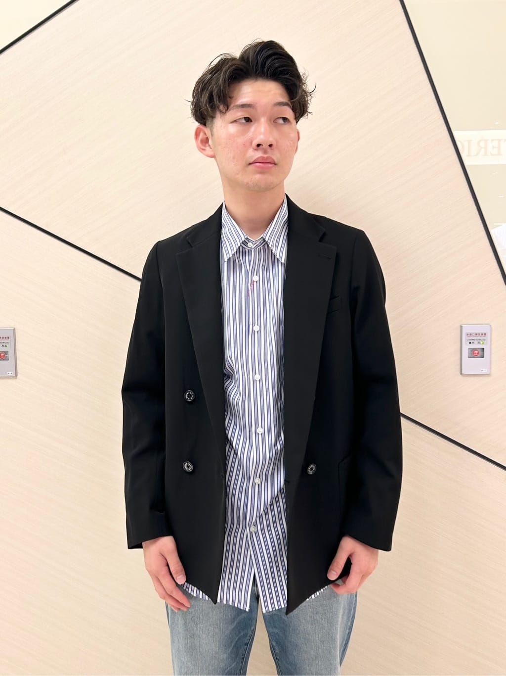 千葉亮太さんの「DRESSTERIOR｜THOMAS MASON ストライプシャツ」を使ったコーディネート