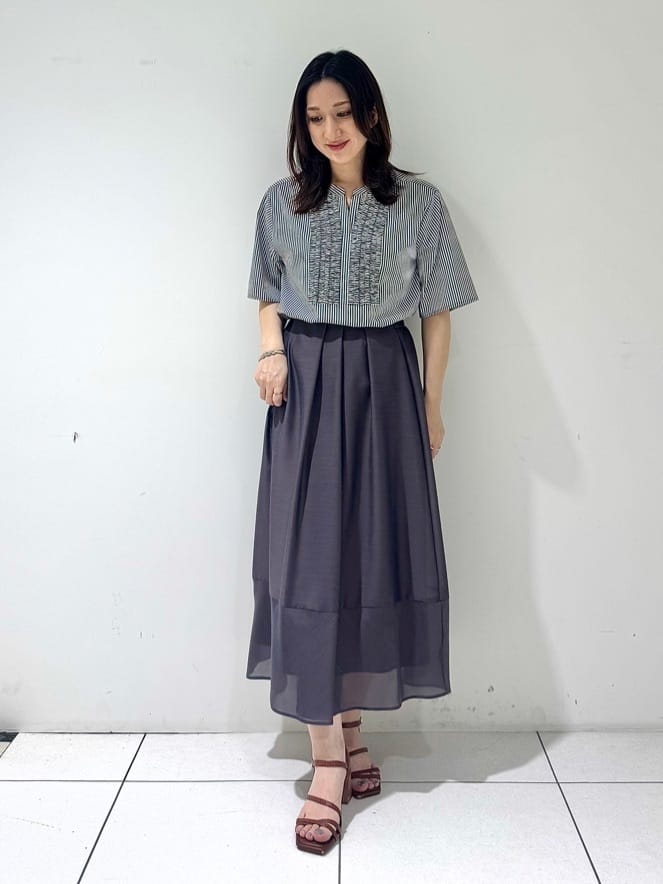 そんさんの「INDIVI｜【洗える】胸元タックフリルブラウス」を使ったコーディネート