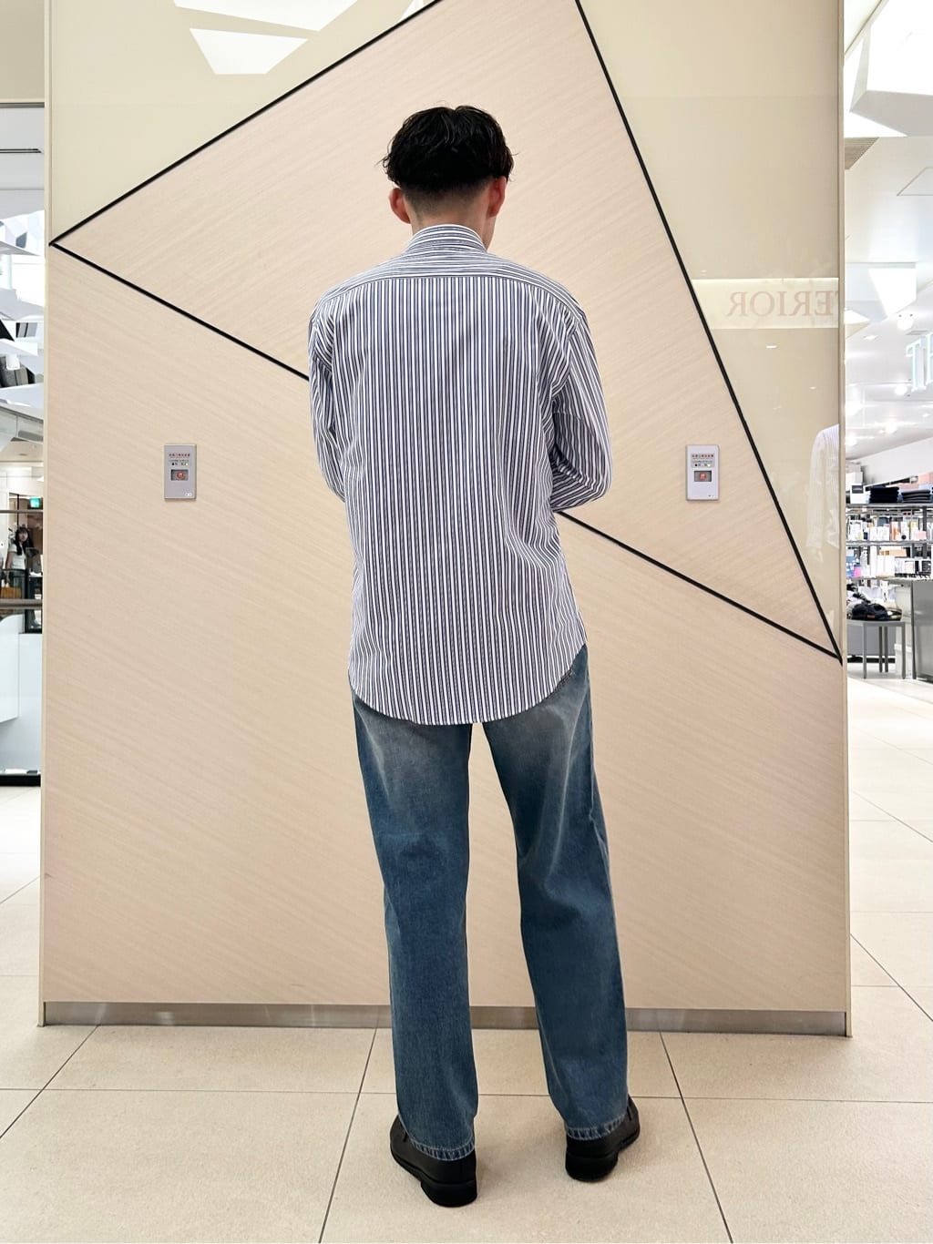 千葉亮太さんの「DRESSTERIOR｜THOMAS MASON ストライプシャツ」を使ったコーディネート