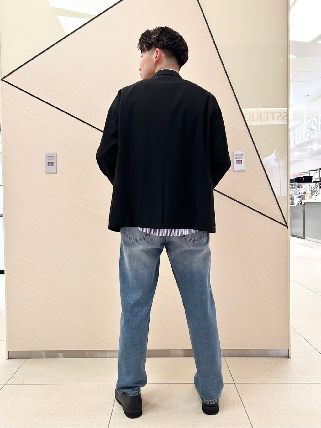 千葉亮太さんの「DRESSTERIOR｜THOMAS MASON ストライプシャツ」を使ったコーディネート
