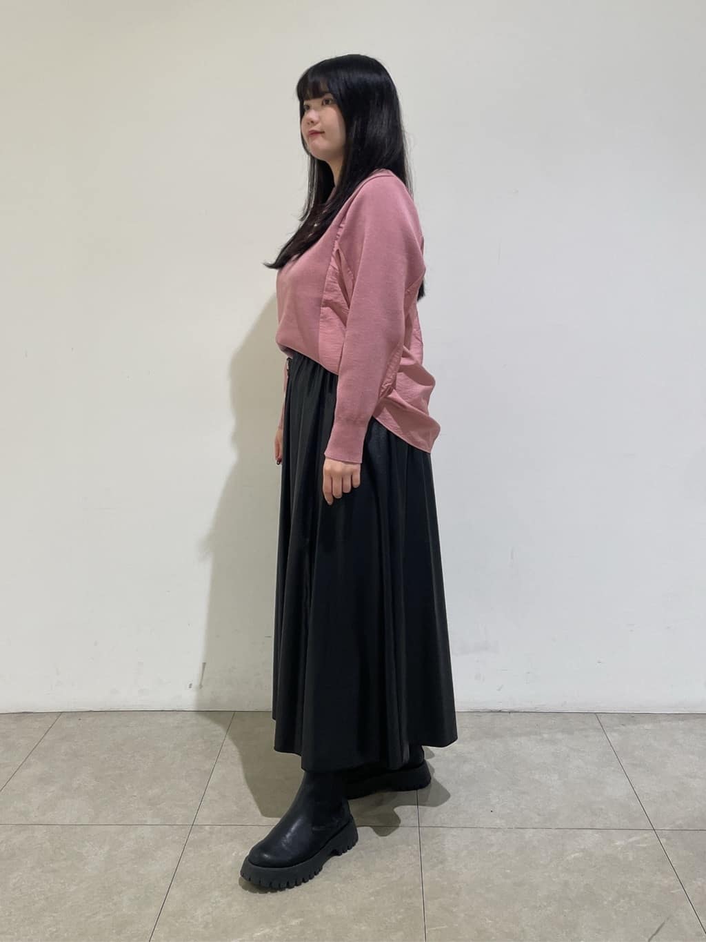 emikaさんの「INDIVI｜【洗える／選べる8色】トーンアップニット」を使ったコーディネート