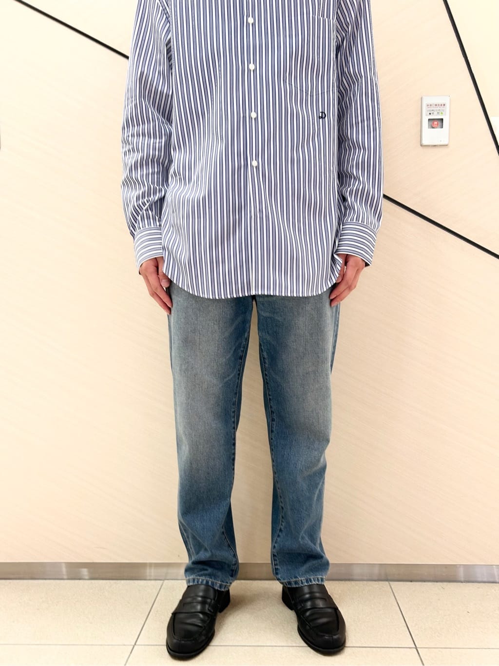 千葉亮太さんの「DRESSTERIOR｜THOMAS MASON ストライプシャツ」を使ったコーディネート