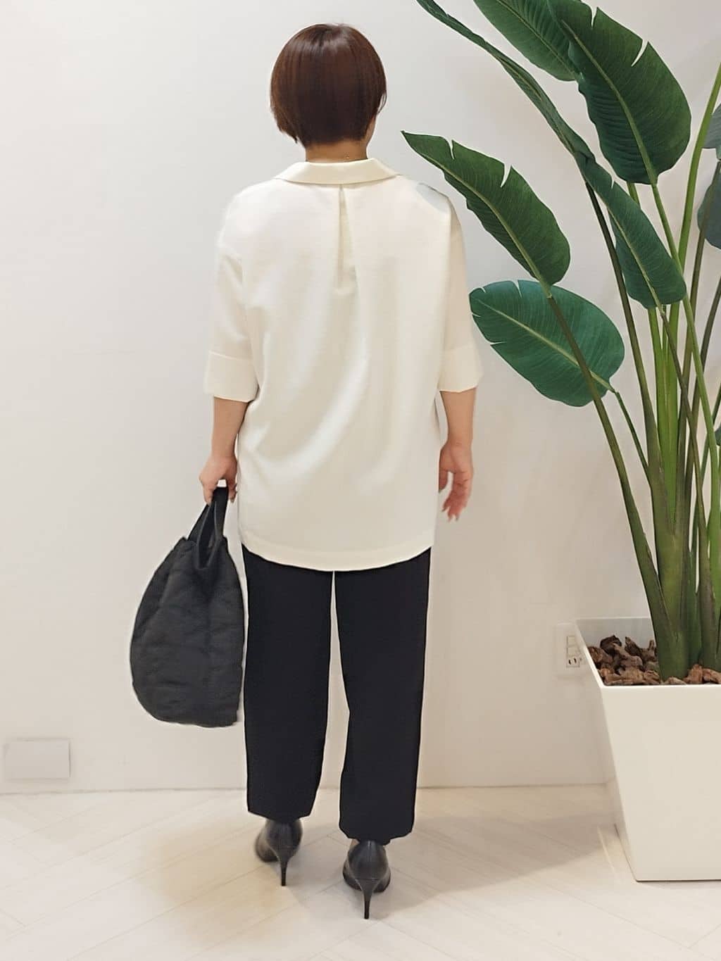 s u g iさんの「UNTITLED｜【吸水速乾/ウエストゴム】バックサテン ジョグパンツ」を使ったコーディネート