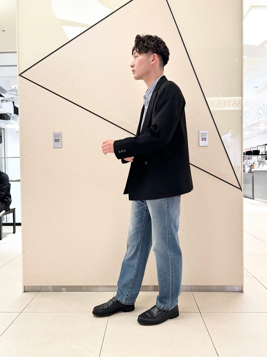 千葉亮太さんの「DRESSTERIOR｜THOMAS MASON ストライプシャツ」を使ったコーディネート
