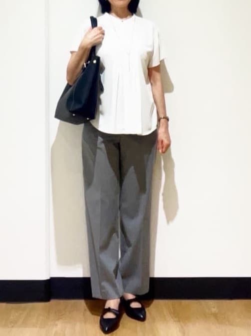 フクさんの「Reflect｜【インナーに◎／すっきり見え！長め丈】タックデティールブラウス」を使ったコーディネート