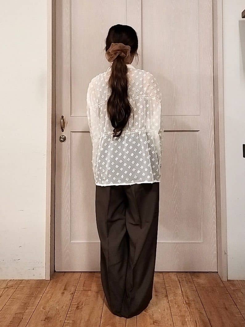 masamiさんの「SHOO･LA･RUE｜華やかにさをプラスする シアードビー シャーリングブラウス」を使ったコーディネート