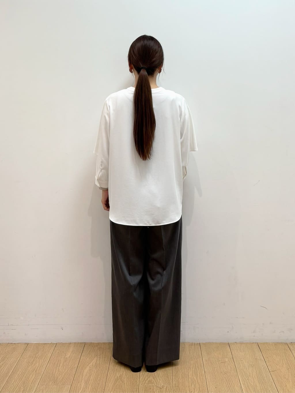 maiさんの「INDIVI｜【羽織りとしても活躍！】ケープカラーブラウス」を使ったコーディネート
